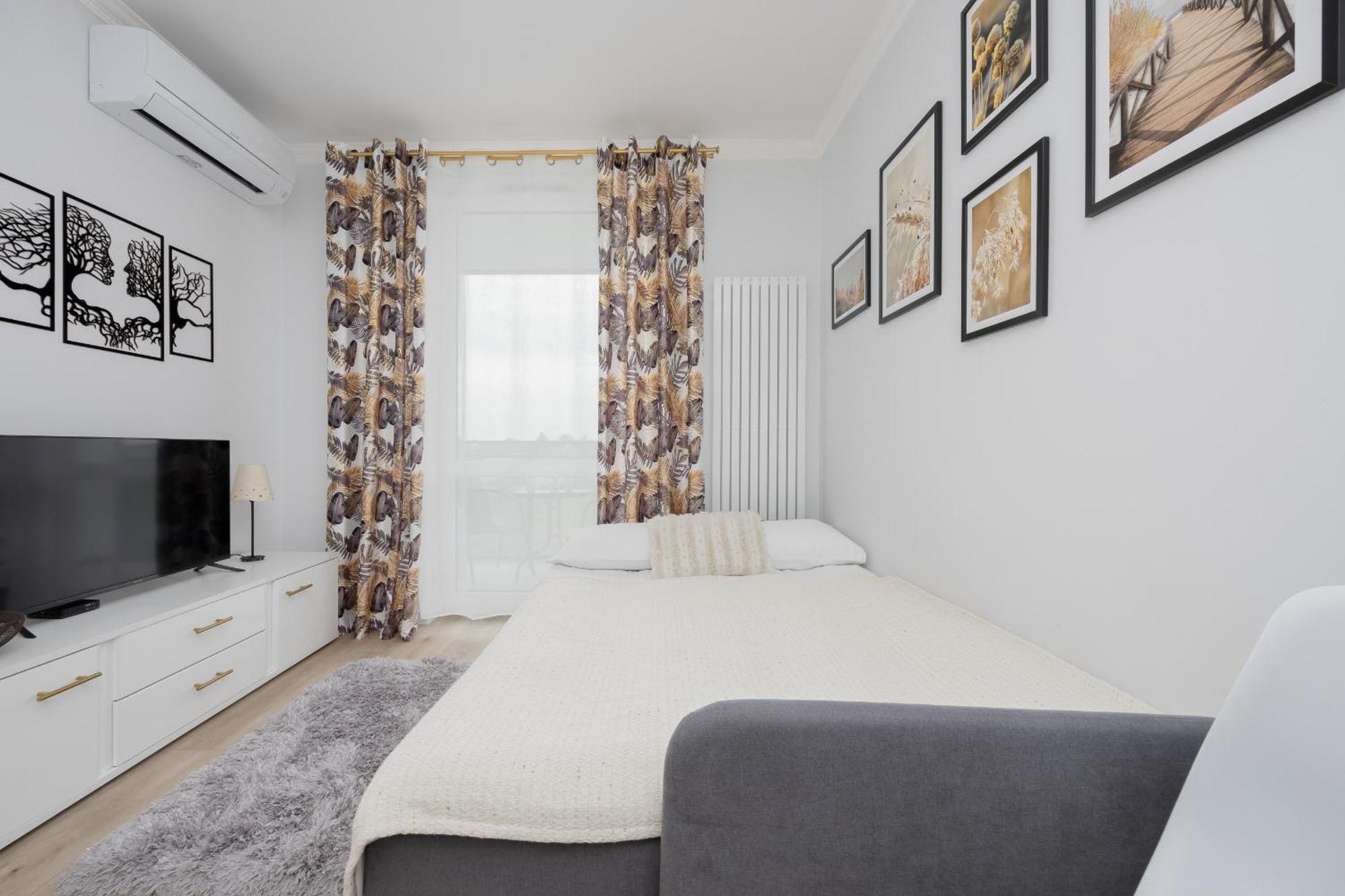 Modern Studio With Balcony By Rent Like * Warszawa