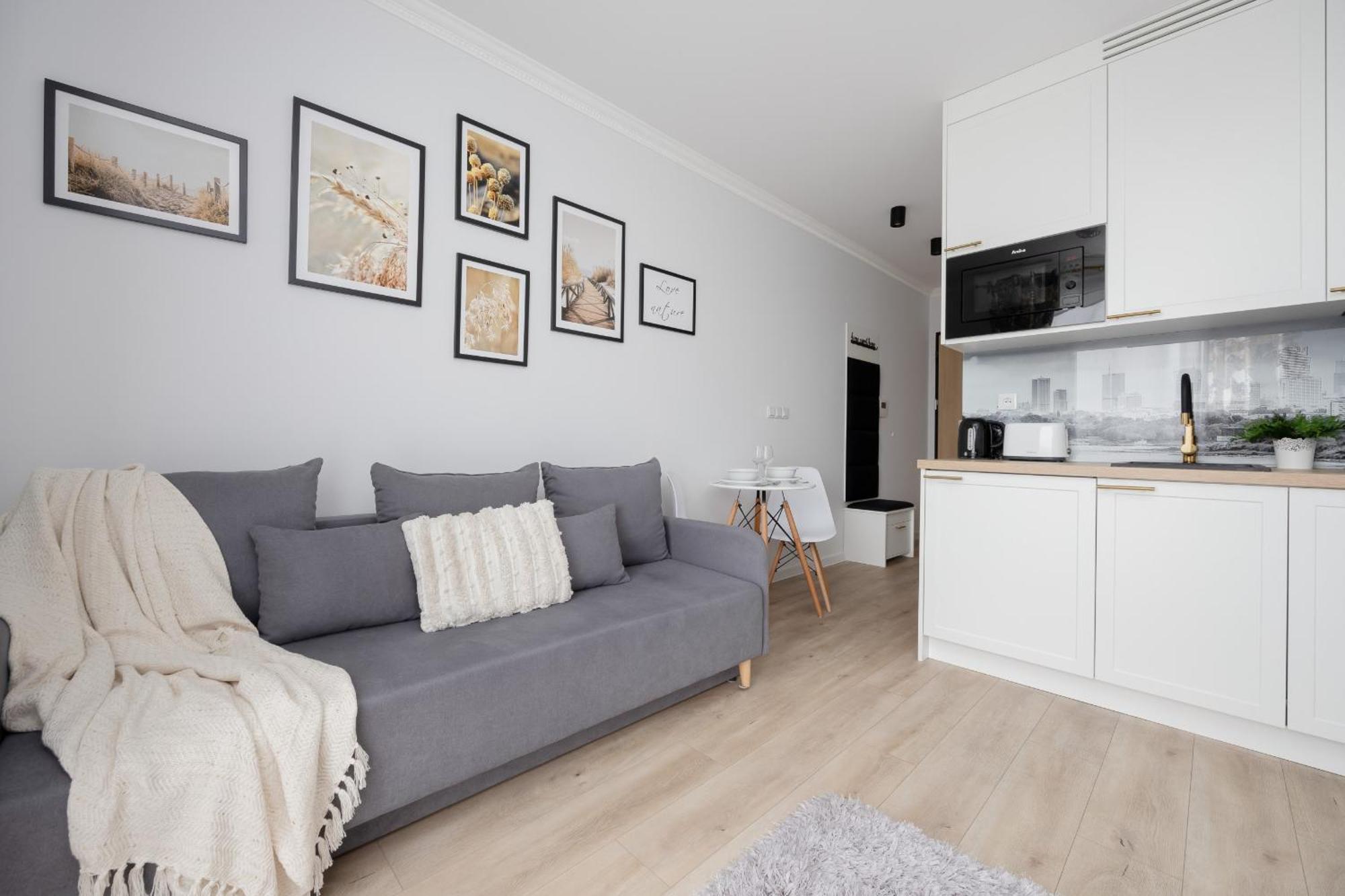 Modern Studio With Balcony By Rent Like * Warszawa